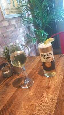 Common Bar & Kitchen