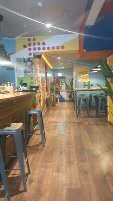 Common Bar & Kitchen