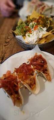 Common Bar & Kitchen