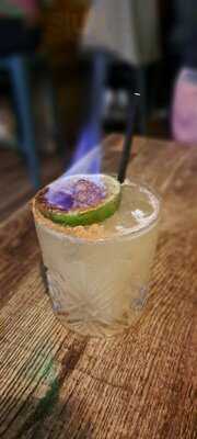 Common Bar & Kitchen