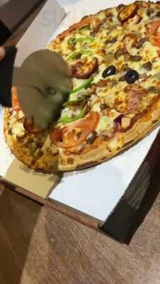 Delishaz Pizzeria & Grill