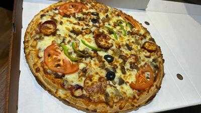 Delishaz Pizzeria & Grill