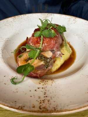 Crescent Restaurant & Bar