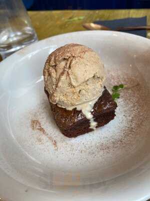 Crescent Restaurant & Bar