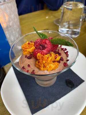 Crescent Restaurant & Bar