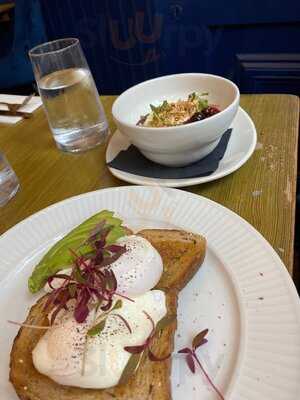 Crescent Restaurant & Bar