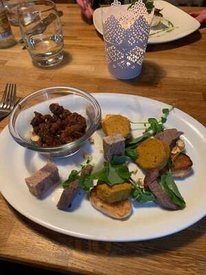 The Silly Goose At The Lime Tree