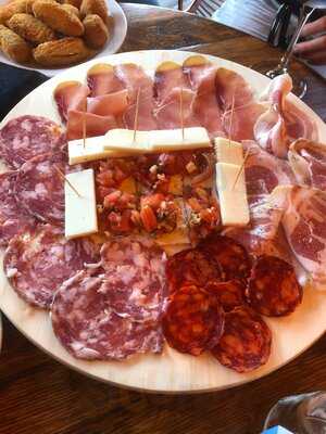 Ahmic Class Wine Bar