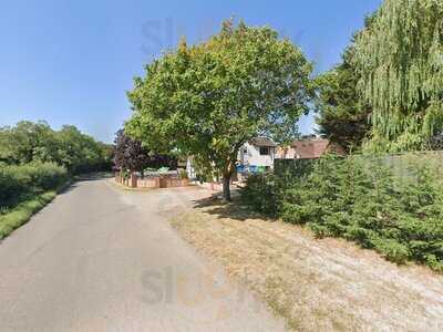 Lakehouse Restaurant And Bar