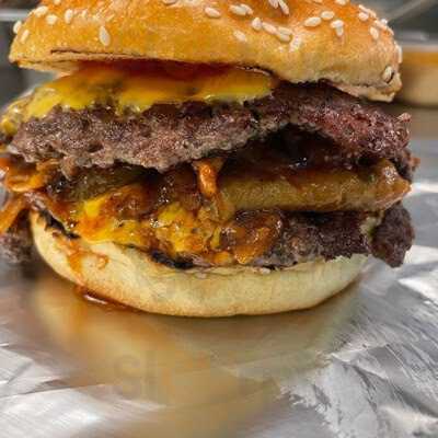 Hollywood Burgers And Shakes