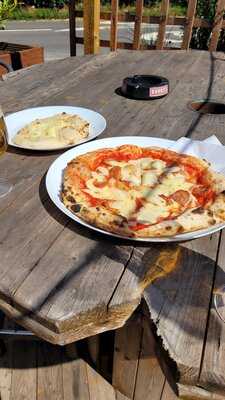 Wheatsheaf Inn Featuring Murase's Pizza