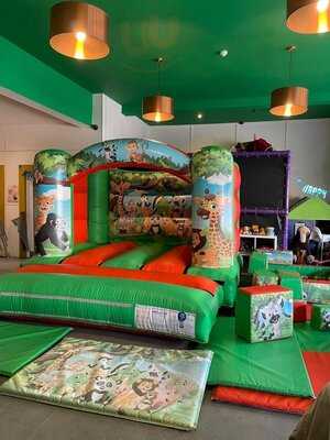 Little Peacock Coffee Shop