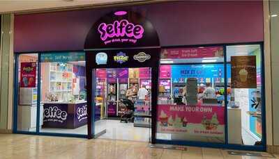 Selfee Metrocentre-yellow Mall