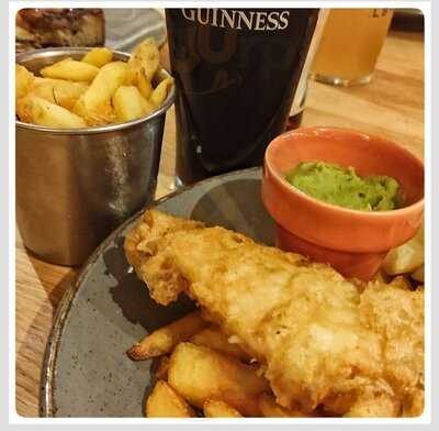 The Rosy Hue Pub (elephant & Castle)