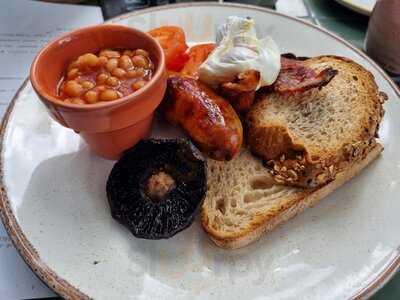 The Rosy Hue Pub (elephant & Castle)