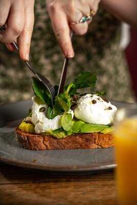 The Rosy Hue Pub (elephant & Castle)