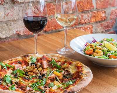 Townhouse Bar & Pizza Kitchen