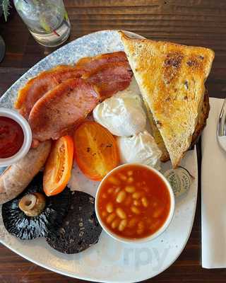 Moondance Cafe Chew Magna