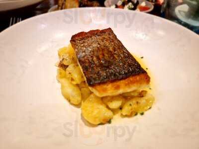 Pivot British Bar & Bistro