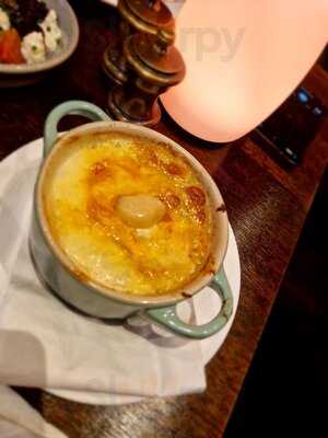 Pivot British Bar & Bistro