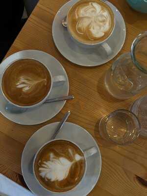 Krem Karamel Cafe & Bookshop