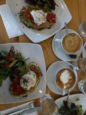 Krem Karamel Cafe & Bookshop