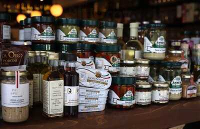 Giovanna's Deli & Wine Bar & Pizzeria