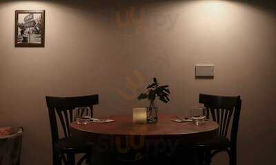 Giovanna's Deli & Wine Bar & Pizzeria