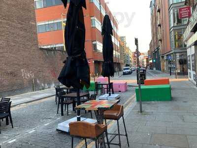 Solo Bar & Restaurant