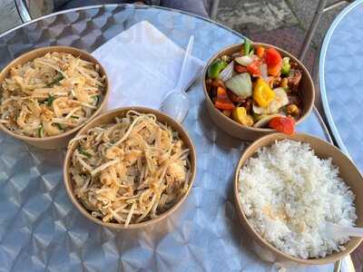 Wok ‘n’ Roll Thai Noodle Bar