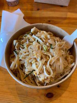 Wok ‘n’ Roll Thai Noodle Bar