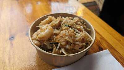 Wok ‘n’ Roll Thai Noodle Bar