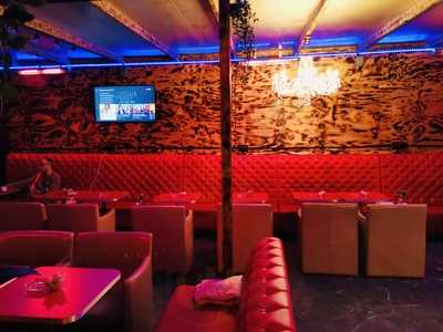 Dandd Restaurant And Lounge (deez Lounge)