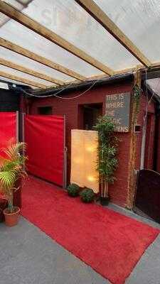 Dandd Restaurant And Lounge (deez Lounge)