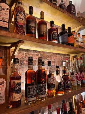 Mum's House Hx1 Cocktail Bar