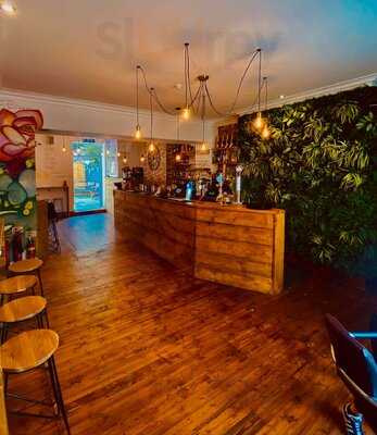 Mum's House Hx1 Cocktail Bar