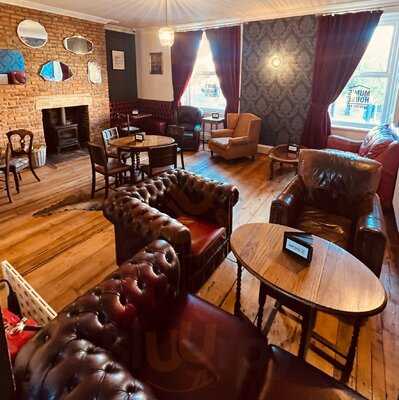 Mum's House Hx1 Cocktail Bar