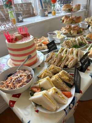 The School House Tearoom & Gift Shop At Cockington