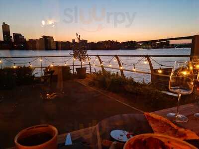 Quayside Wine Bar