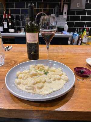 Ombretta & Ante's Winehouse