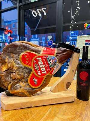 Ombretta & Ante's Winehouse