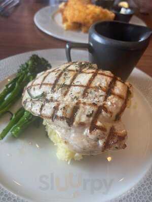 Houstons Bar And Grill