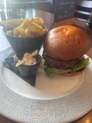 Houstons Bar And Grill