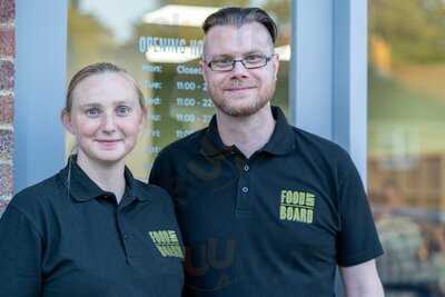 Food And Board - Board Game Cafe