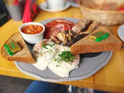 Marcopolo Bakery & Cafe