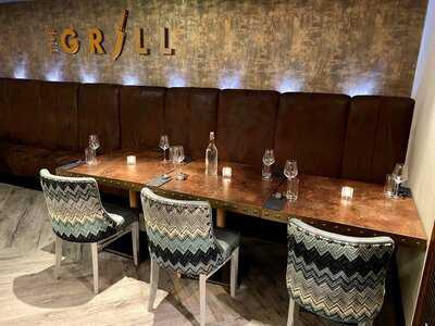 The Grill, Pure Bar And Lounge
