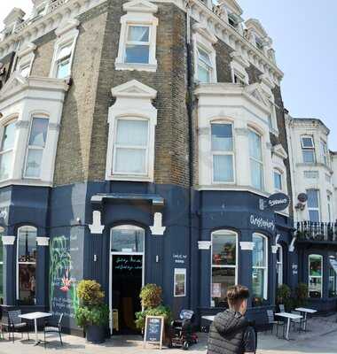 Christopher's Bar And Resturaunt