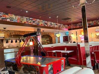 Big Moe's Diner - Photo 7