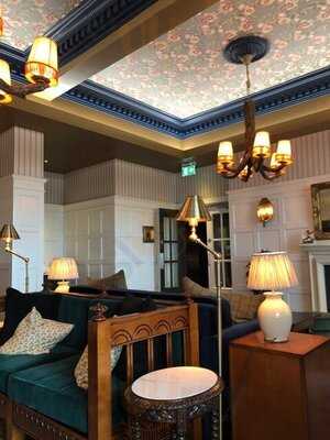 The Seal At The Marine Hotel