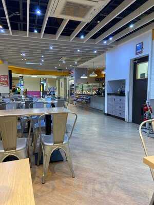 Upper Crust John Lennon Airport